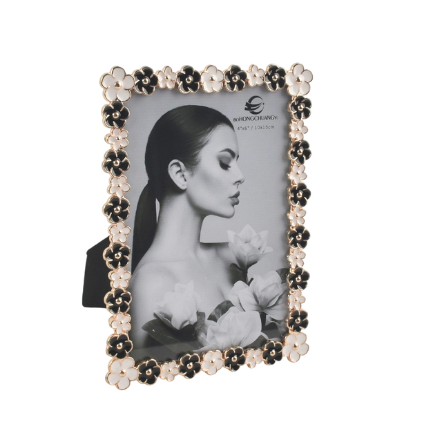 2025 New Arrival Customized Rectangle Zinc Alloy Photo and Picture Frame with Bowknot for Home Decoration