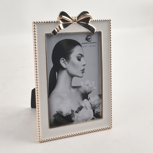 2025 New Arrival Customized Rectangle Zinc Alloy Photo and Picture Frame with Bowknot for Home Decoration