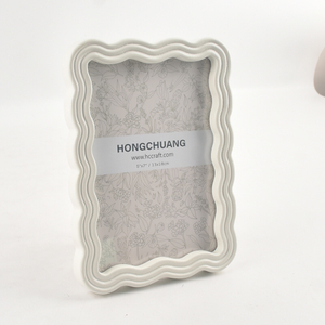 New Eco-Friendly Wave-shaped Solid Wood Photo And Picture Frame for Home Decoration