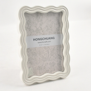 New Eco-Friendly Wave-shaped Solid Wood Photo And Picture Frame for Home Decoration