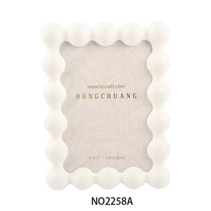 Minimalist European-Style Antique White Solid Wood Tabletop Photo Frame Wooden Picture Frame with Beads for Home Decor
