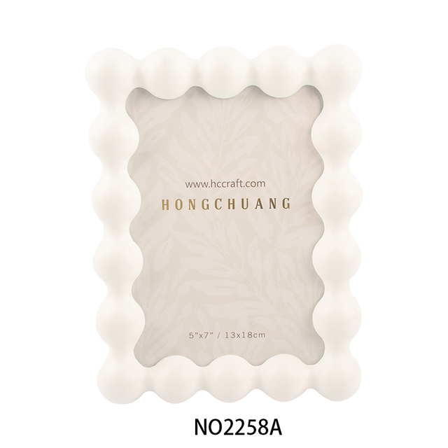 Minimalist European-Style Antique White Solid Wood Tabletop Photo Frame Wooden Picture Frame with Beads for Home Decor